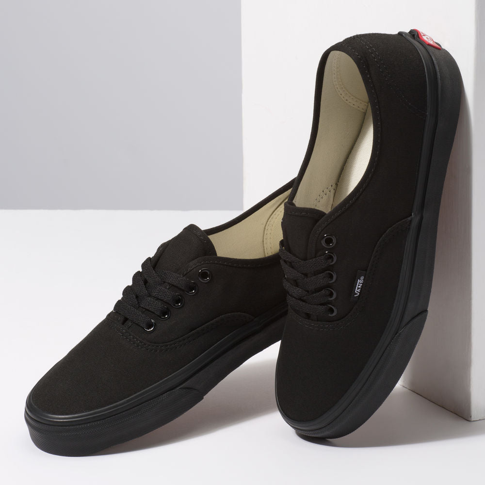 Classic vans all black hotsell