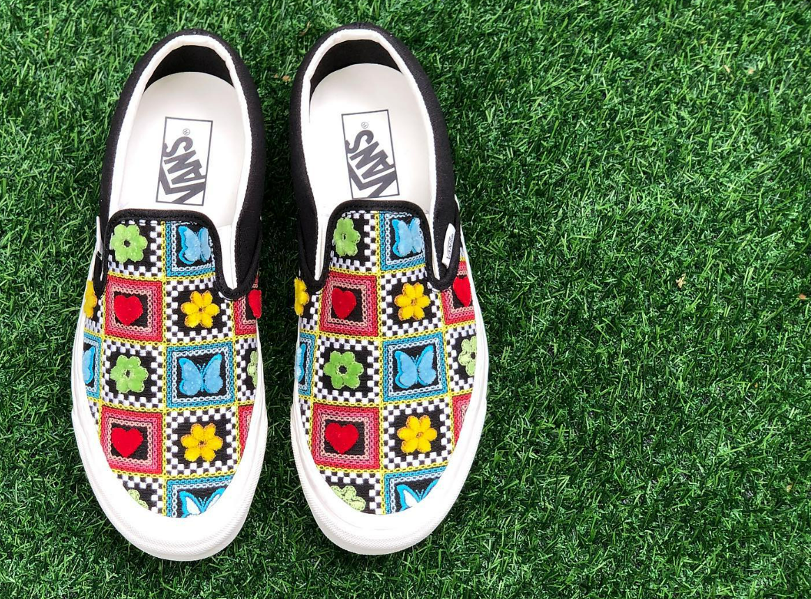 Black painted vans hotsell