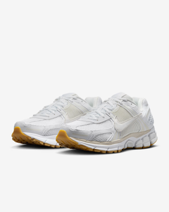 NIKE - W Zoom Vomero 5 - White Gum - Women's [FJ2028 104]