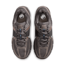 Load image into Gallery viewer, NIKE - Zoom Vomero 5 - Cave Stone - Men&#39;s [HF5493 201]