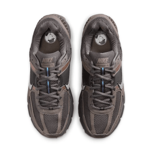 NIKE - Zoom Vomero 5 - Cave Stone - Men's [HF5493 201]