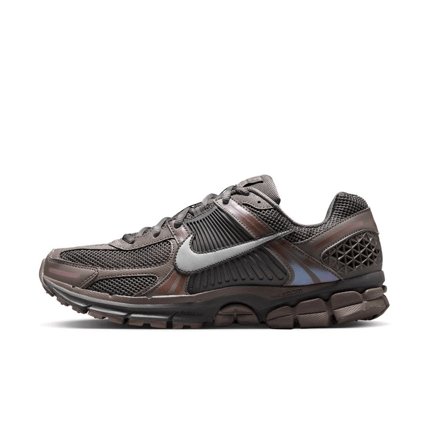 NIKE - Zoom Vomero 5 - Cave Stone - Men's [HF5493 201]