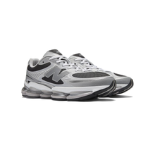 Load image into Gallery viewer, NEW BALANCE - 2000 - Silver Metallic/Faded Black - Men's [U20003OZ]