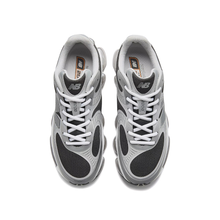 Load image into Gallery viewer, NEW BALANCE - 2000 - Silver Metallic/Faded Black - Men's [U20003OZ]