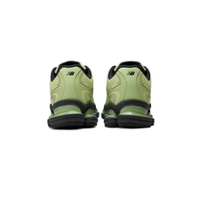 Load image into Gallery viewer, NEW BALANCE - 2000 - Limelight/Faded Black - Unisex [U2000858]