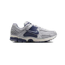 Load image into Gallery viewer, NIKE - Zoom Vomero 5 - Vast Grey/Blue Void - Unisex [FB9149 003]