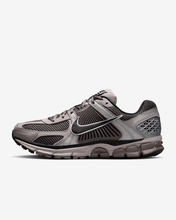 Load image into Gallery viewer, NIKE - Zoom Vomero 5 - College Grey/Cave Stone - Unisex [FB9149 005]