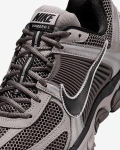 NIKE - Zoom Vomero 5 - College Grey/Cave Stone - Unisex [FB9149 005]