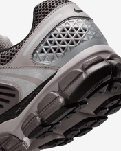 Load image into Gallery viewer, NIKE - Zoom Vomero 5 - College Grey/Cave Stone - Unisex [FB9149 005]