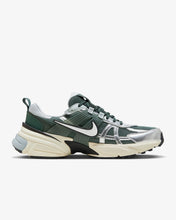 Load image into Gallery viewer, NIKE V2K Run Vintage Green Spruce HJ4497 300 Unisex (LF)