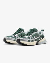 Load image into Gallery viewer, NIKE V2K Run Vintage Green Spruce HJ4497 300 Unisex (LF)