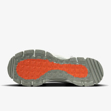 Load image into Gallery viewer, NIKE Zoom Vomero Roam FV2295 001 Unisex (LF)