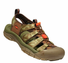 Load image into Gallery viewer, KEEN Newport Retro Mens Smokey Bear Military Olive 1027452 (LF)
