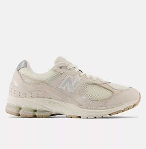 Who carries 2025 new balance sneakers