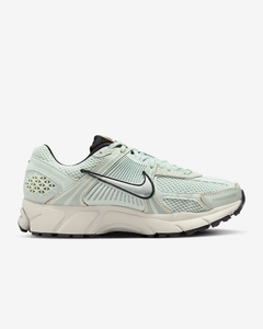 NIKE - W Zoom Vomero 5 - Light Silver - Women's [FN6742 001]