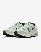 Load image into Gallery viewer, NIKE - W Zoom Vomero 5 - Light Silver - Women&#39;s [FN6742 001]