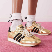 Load image into Gallery viewer, adidas - Country OG - Gold Metallic/Core Black - Women&#39;s [JQ5110]