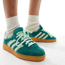 Load image into Gallery viewer, adidas -  Handball Spezial - Collegiate Green - Women&#39;s [IE5896]