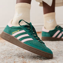 Load image into Gallery viewer, adidas - Handball Spezial - Collegiate Green - Women&#39;s [JI2648]