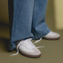 Load image into Gallery viewer, adidas - Samba OG - Cloud White/Gum - Unisex [IE3439]