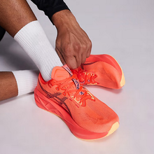 Load image into Gallery viewer, ASICS - Novablast 5 - Flash Red/Edo Purple  - Men&#39;s [1011B974 600]