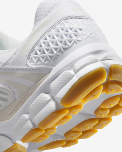 NIKE - W Zoom Vomero 5 - White Gum - Women's [FJ2028 104]