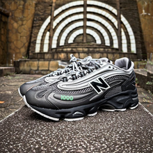 Load image into Gallery viewer, NEW BALANCE - 1000 - Black/Dark Silver Metallic/Lime - Unisex [M1000T]