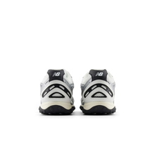 Load image into Gallery viewer, NEW BALANCE - 204 - Silver Metallic/Black - Unisex [U204LSWD]