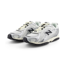 Load image into Gallery viewer, NEW BALANCE - 204 - Silver Metallic/Black - Unisex [U204LSWD]