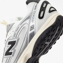 Load image into Gallery viewer, NEW BALANCE - 204 - Silver Metallic/Black - Unisex [U204LSWD]