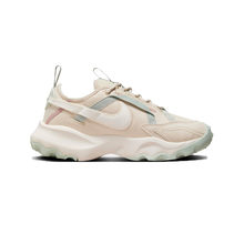 Load image into Gallery viewer, NIKE - W TC 7900 - Lt Orewood/Brown Sail Women&#39;s [DD9682 102]