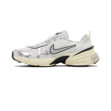 Load image into Gallery viewer, NIKE - W V2K Run - Summit White/Metallic Silver - Women&#39;s [FD0736 100]