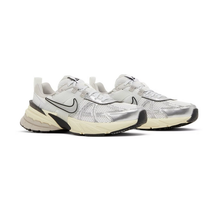 Load image into Gallery viewer, NIKE - W V2K Run - Summit White/Metallic Silver - Women&#39;s [FD0736 100]