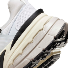 Load image into Gallery viewer, NIKE - W V2K Run - Summit White/Metallic Silver - Women&#39;s [FD0736 100]