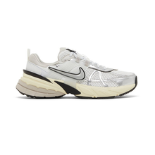 Load image into Gallery viewer, NIKE - W V2K Run - Summit White/Metallic Silver - Women&#39;s [FD0736 100]