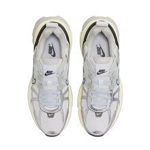 Load image into Gallery viewer, NIKE - W V2K Run - Summit White/Metallic Silver - Women&#39;s [FD0736 100]