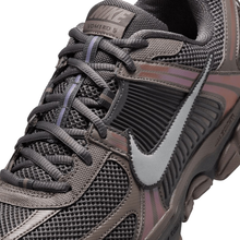 Load image into Gallery viewer, NIKE - Zoom Vomero 5 - Cave Stone - Men&#39;s [HF5493 201]