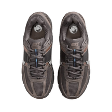 Load image into Gallery viewer, NIKE - Zoom Vomero 5 - Cave Stone - Men&#39;s [HF5493 201]