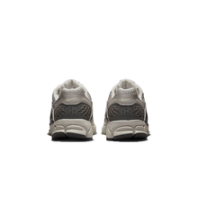 Load image into Gallery viewer, NIKE - Zoom Vomero 5 - Cobblestone/Flat Pewter - Women&#39;s [FB8825 001]
