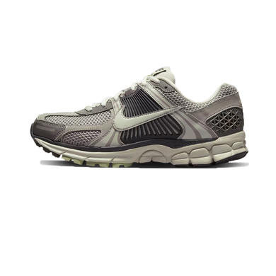 NIKE - Zoom Vomero 5 - Cobblestone/Flat Pewter - Women's [FB8825 001]