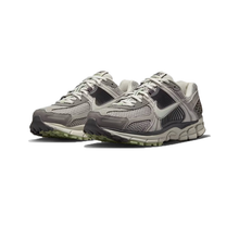 Load image into Gallery viewer, NIKE - Zoom Vomero 5 - Cobblestone/Flat Pewter - Women&#39;s [FB8825 001]