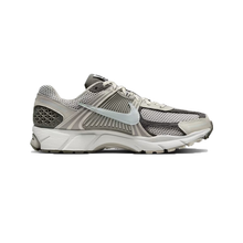 Load image into Gallery viewer, NIKE - Zoom Vomero 5 - Iron Ore/Flat Pewter - Unisex [FD0791 012]