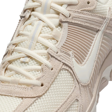 Load image into Gallery viewer, NIKE - Zoom Vomero 5 - Light Orewood/Brown - Unisex [HF1553 100]