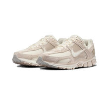 Load image into Gallery viewer, NIKE - Zoom Vomero 5 - Light Orewood/Brown - Unisex [HF1553 100]