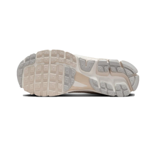 Load image into Gallery viewer, NIKE - Zoom Vomero 5 - Light Orewood/Brown - Unisex [HF1553 100]