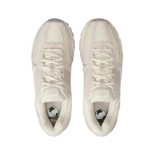 Load image into Gallery viewer, NIKE - Zoom Vomero 5 - Light Orewood/Brown - Unisex [HF1553 100]