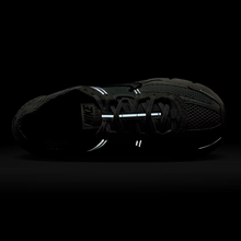 Load image into Gallery viewer, NIKE - W Zoom Vomero 5 - Light Silver - Women&#39;s [FN6742 001]