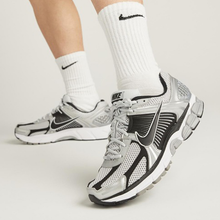 Load image into Gallery viewer, NIKE - Zoom Vomero 5 - Metallic Silver - Unisex [FJ4151 004]