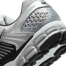 Load image into Gallery viewer, NIKE - Zoom Vomero 5 - Metallic Silver - Unisex [FJ4151 004]
