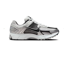 Load image into Gallery viewer, NIKE - Zoom Vomero 5 - Metallic Silver - Unisex [FJ4151 004]